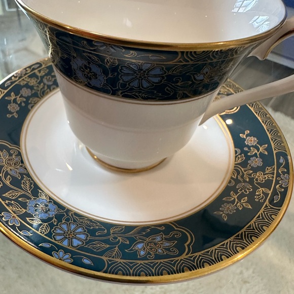 Royal Doulton Carlyle Footed Cup & Saucer - Picture 5 of 6